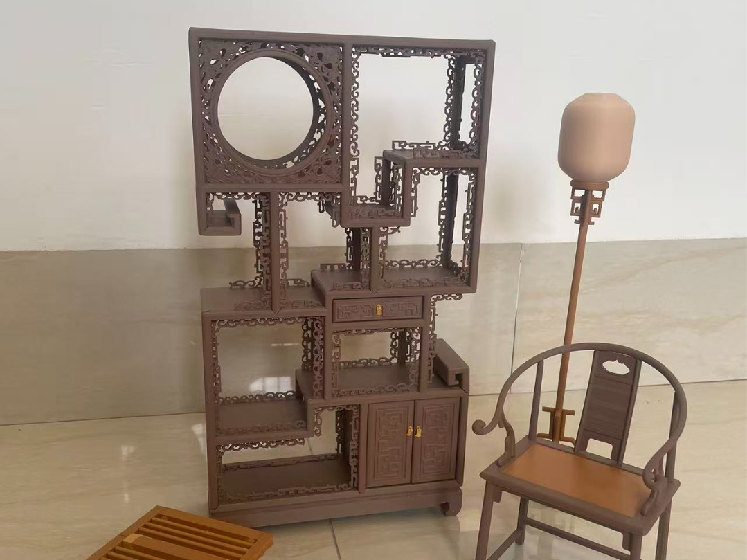 Miniatura 1 do modelo 3D 镂雕拐子纹博古架1：6比例模型