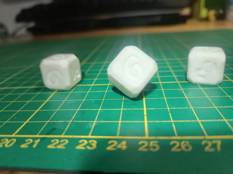 Dice with No Faces Touching Down (D6) 