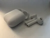 Faux AirPods et boîtier — photo 2
