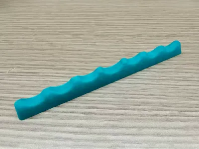 Portable slender seven-slot brush holder