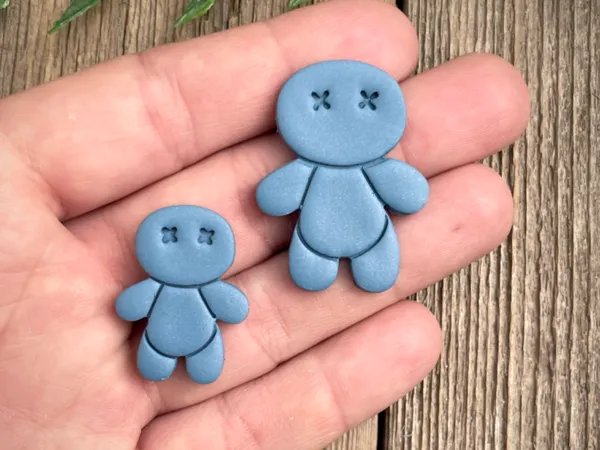 Emporte-pièces poupée vaudou d'Halloween pour boucles d'oreilles