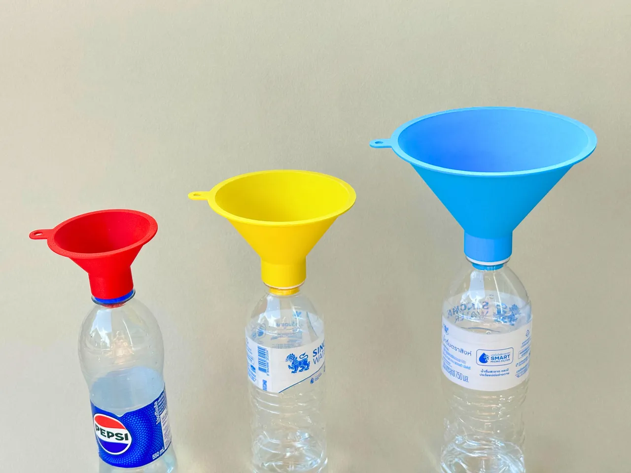 Screw On Funnel Set Shake Proof No Spill view 2
