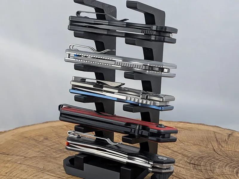 Tower stand for EDC knives