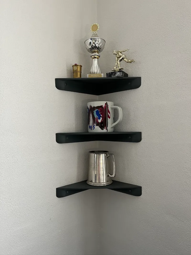 Corner shelf 200 x 200 mm.