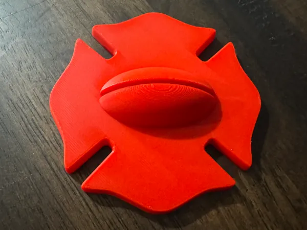 Présentoir de bureau pour écusson de casque de pompier
