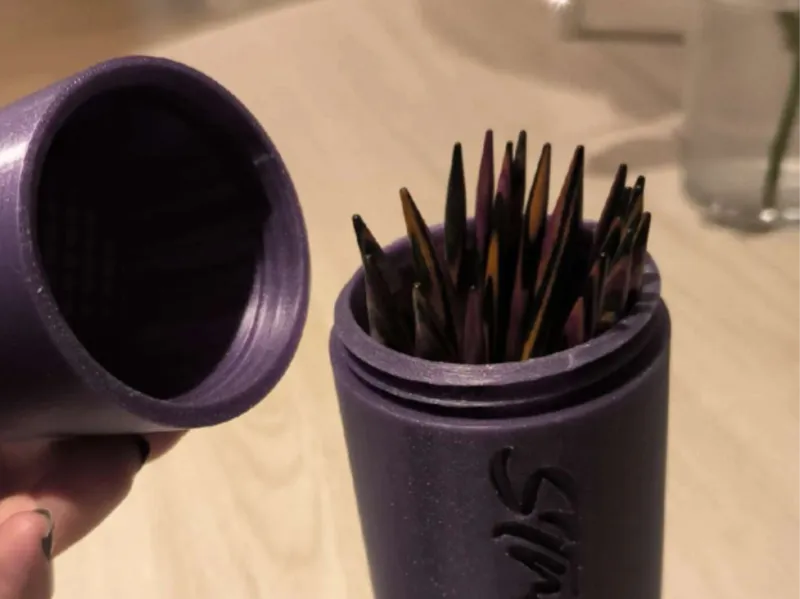 Knitting needles storage