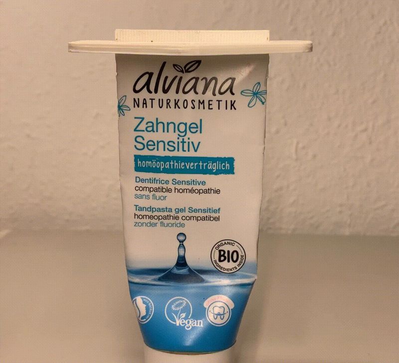 Toothpaste tube squeezer