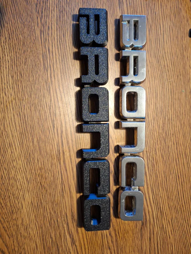 FORD BRONCO 1987 FRONT FENDER EMBLEM