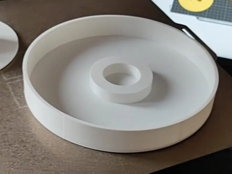Rotating display stand motorized