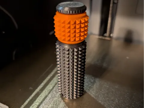 Objeto manipulable: Ouchie Spiky Fidget — referencia de MakerWorld
