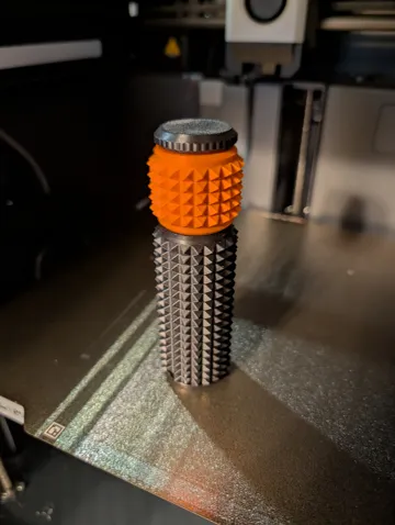 Objeto manipulable: Ouchie Spiky Fidget — vista de referencia 3