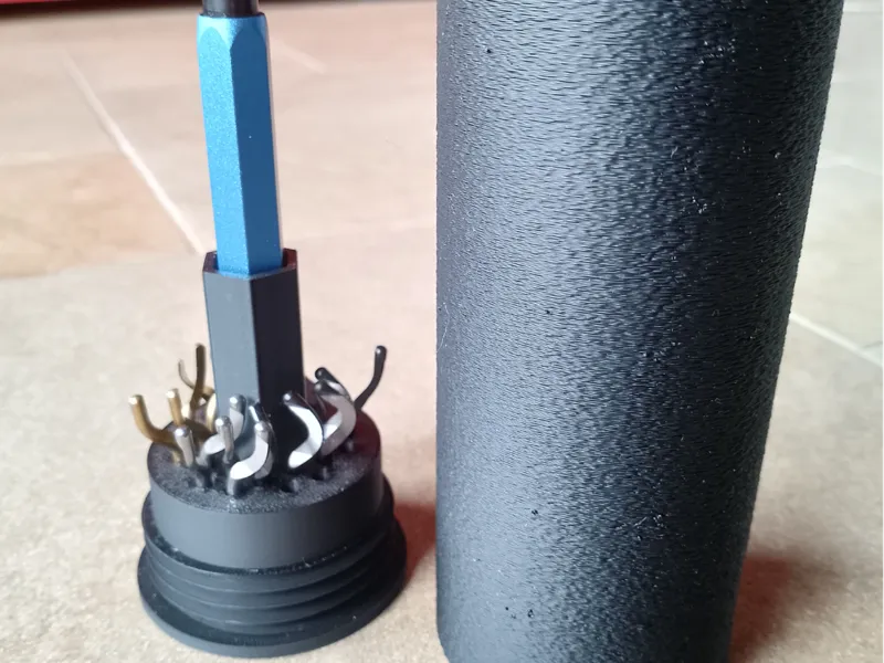 Deburring box