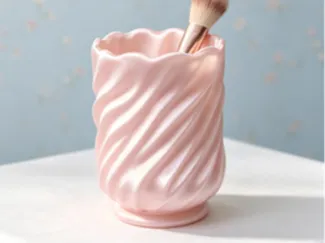 Silk-textured pen holder for storage