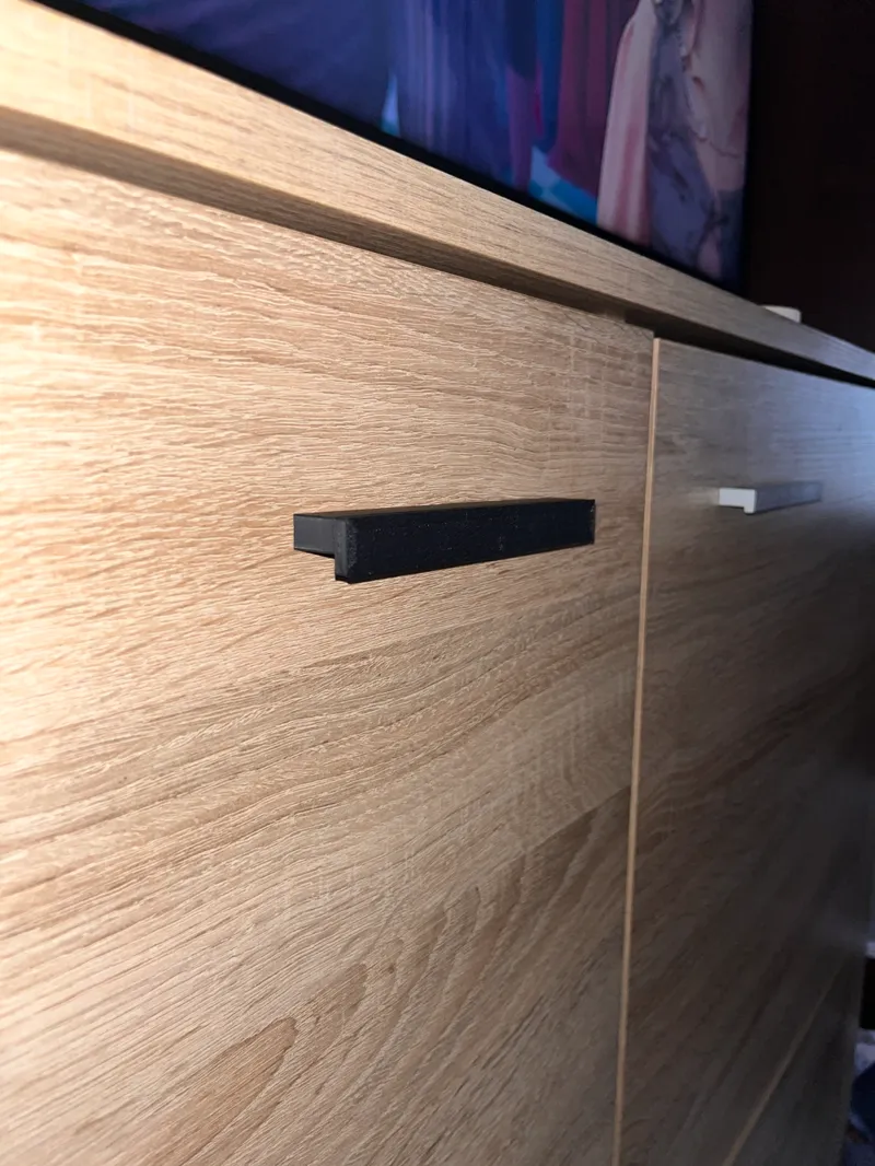 Cabinet handle  / madlo /