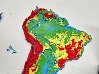Mapa com relevo da América do Sul