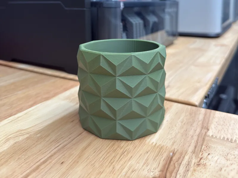 Zyra Planter