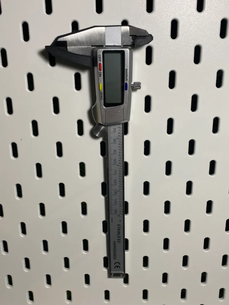 Calipers skadis holder