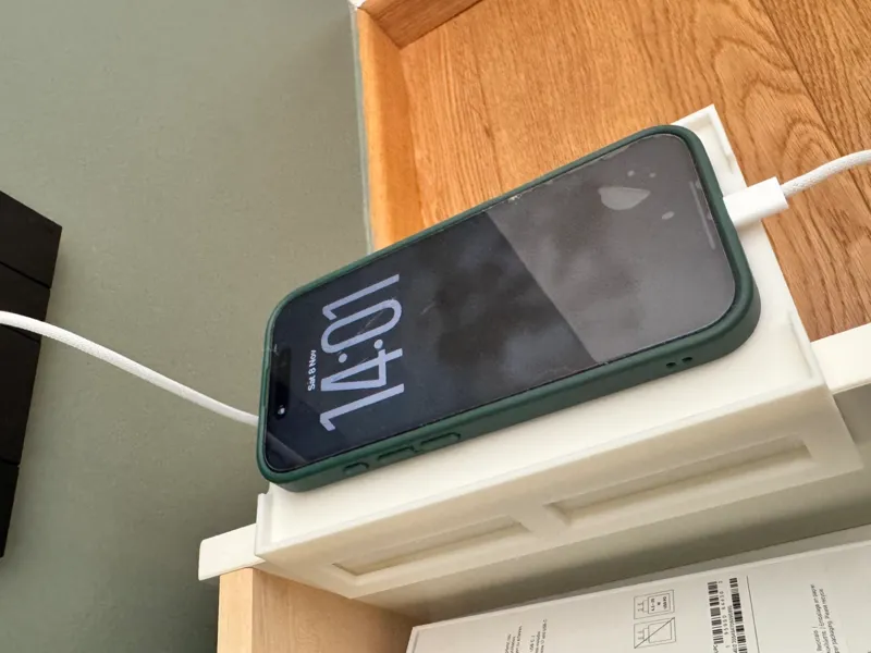Mensola cellulare per letto Ikea Mandal