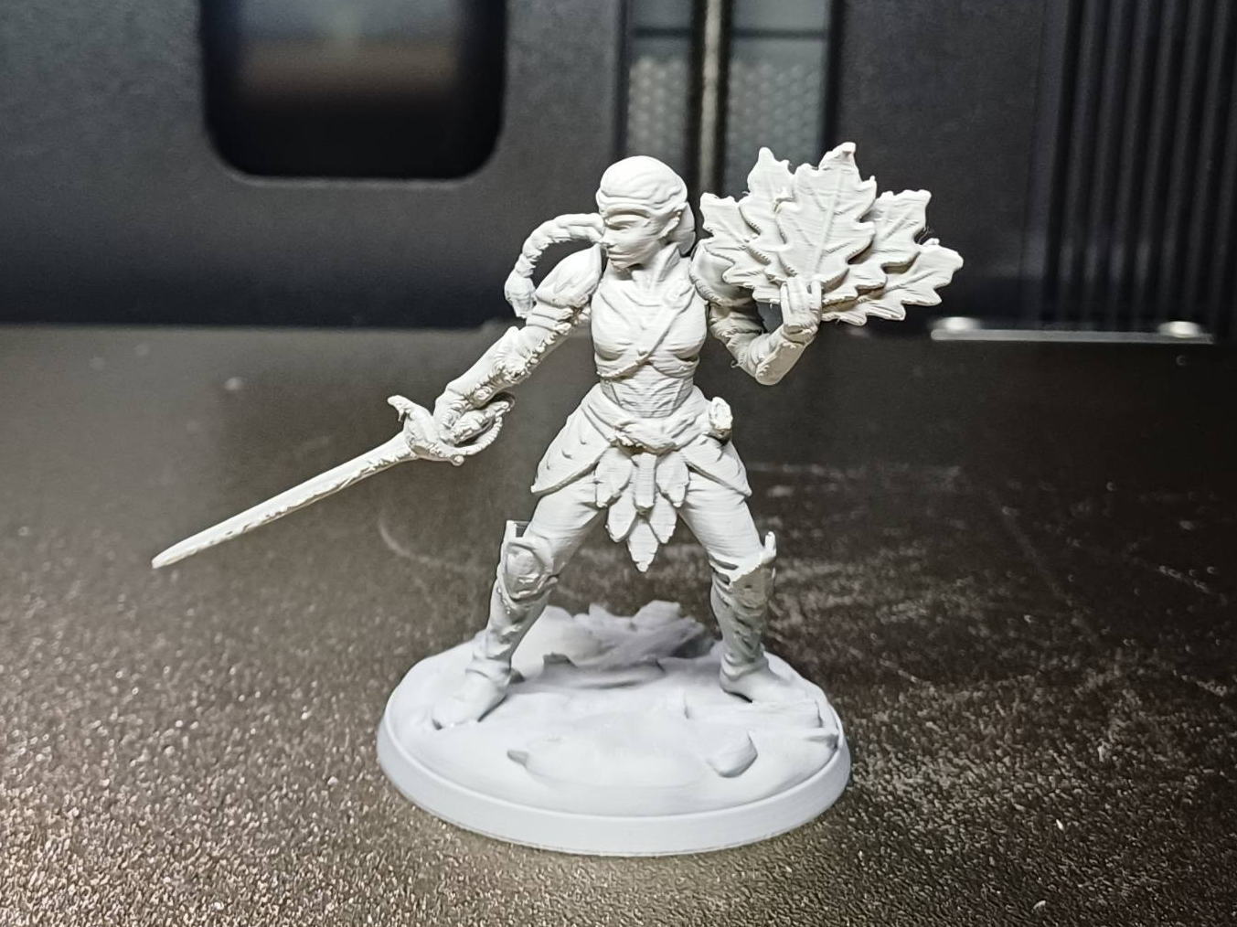 DND Female Forest Elf Duelist / 0.4mm nozzle