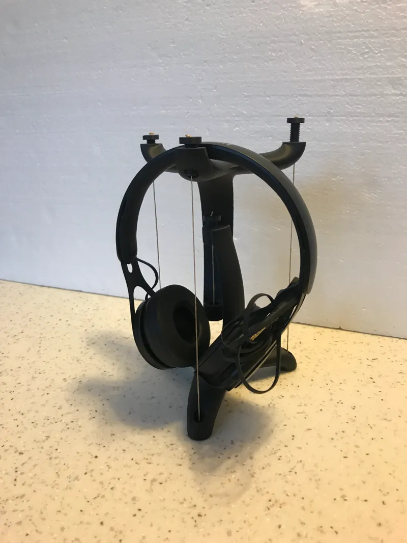 Tensegrity headphone stand
