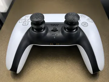 Letrero o emblema decorativo: PS5 Precision Thumb Stick V2 – INSANE Aim Boost — vista de referencia 3