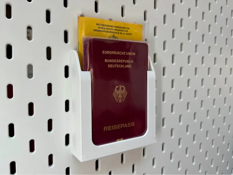 SKADIS passport holder | Impf- und Reisepasshalter