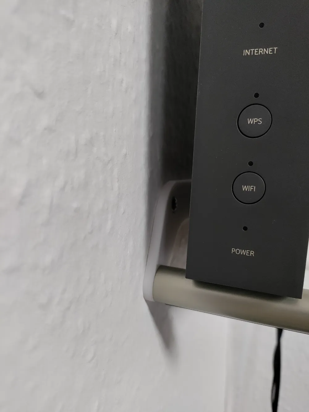 Minimalist Vodafone Router wall mount by PatoMcJohn - MakerWorld