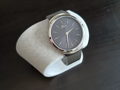 Elegant watch stand