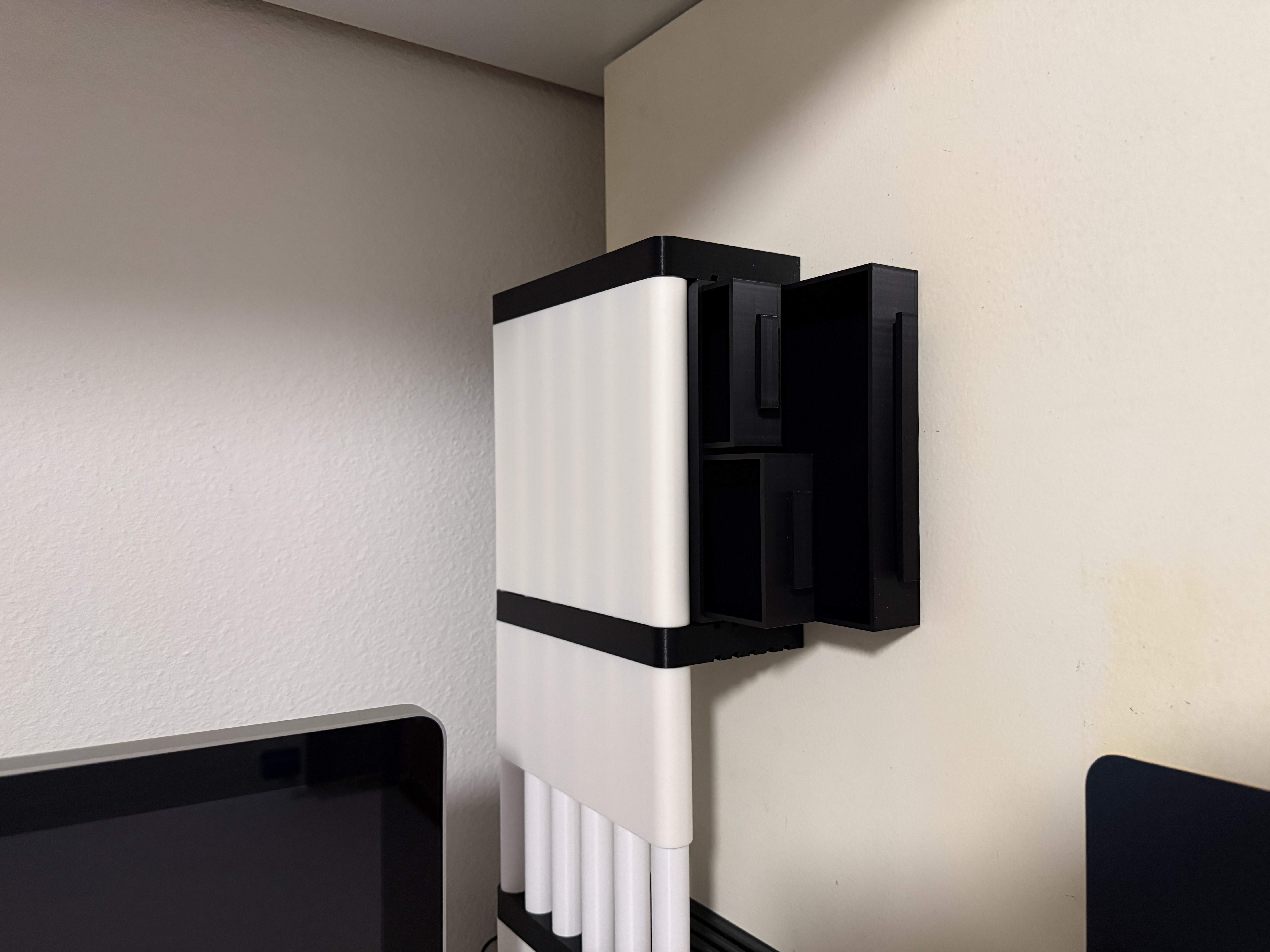 Miniatura 2 do modelo 3D Bürotisch Ablage