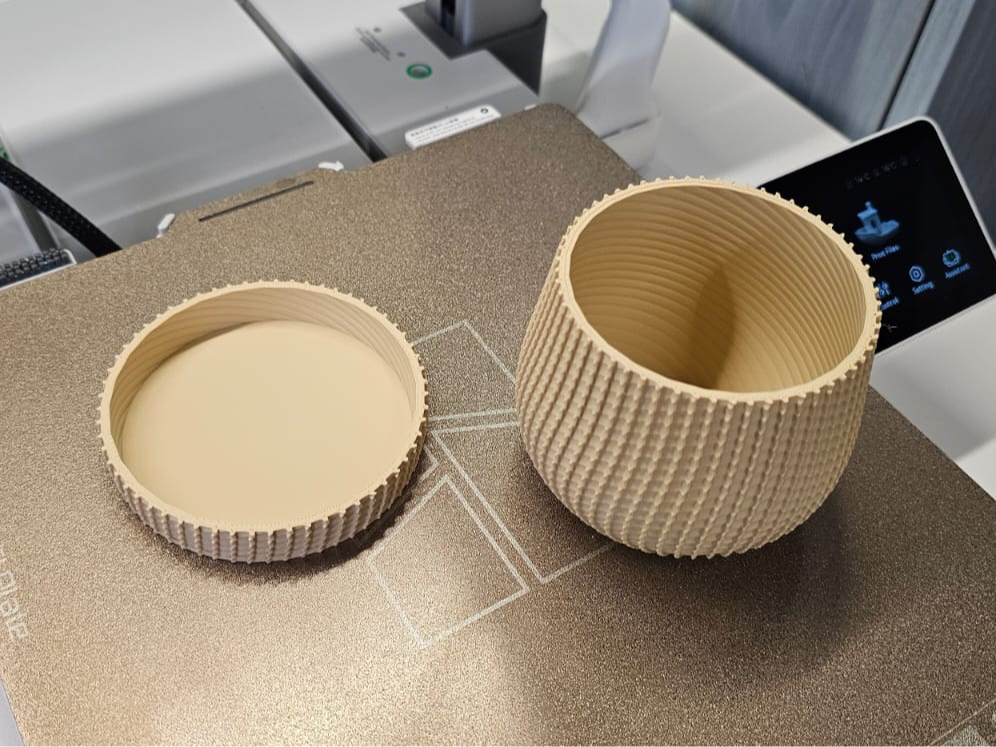 Modern Minimalist Self-Draining Planter & Saucer