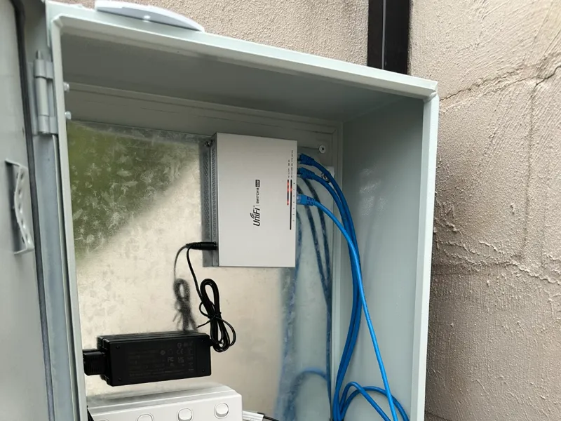 Unifi US-8-60 Switch Wall Mount