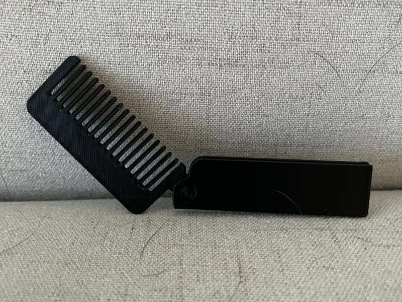 Folding pocket comb