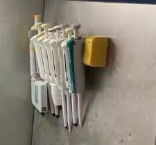 Pipette holder Takes up little space