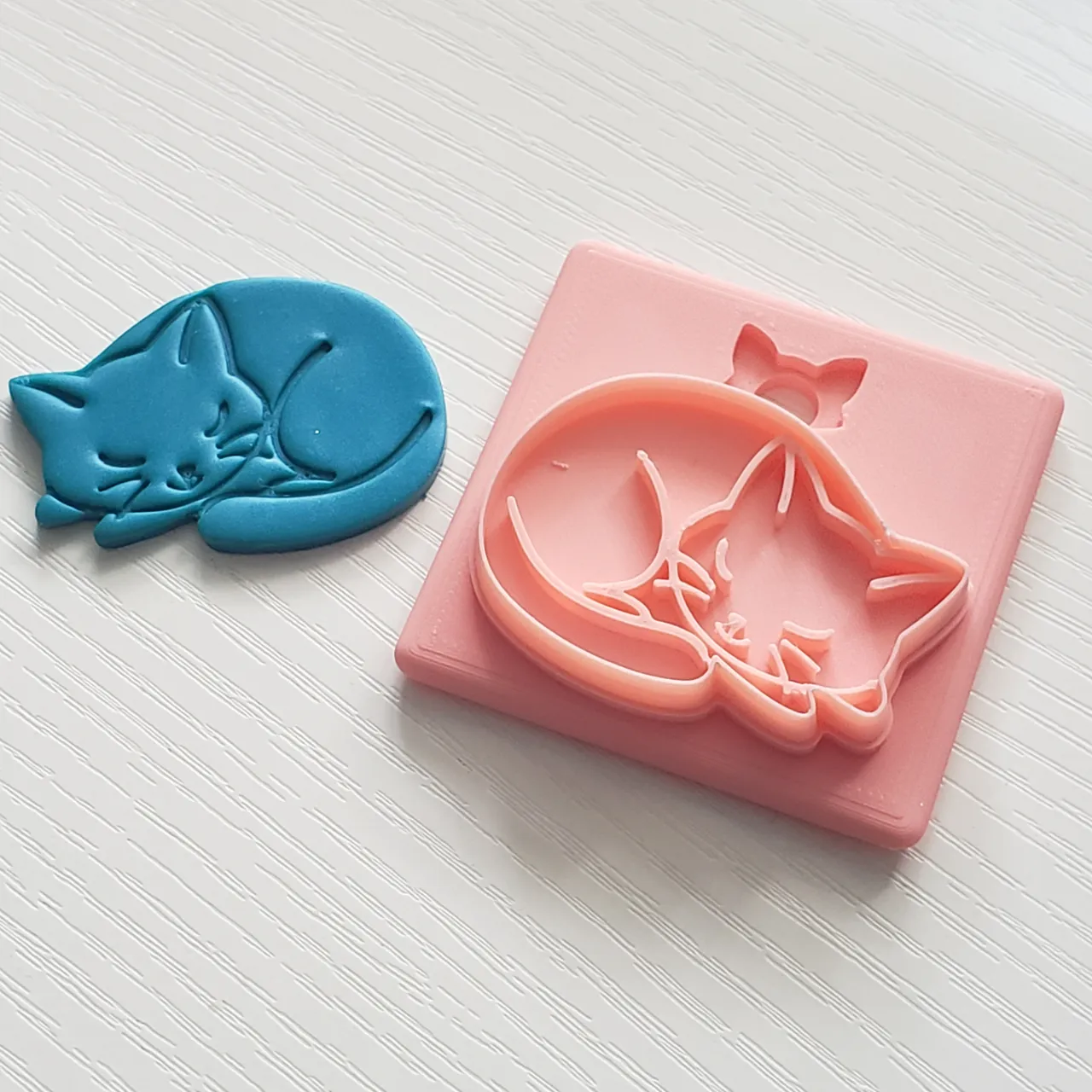 Sleeping Curled Up Kitty Cat 2 Clay Earring Cutter view 3