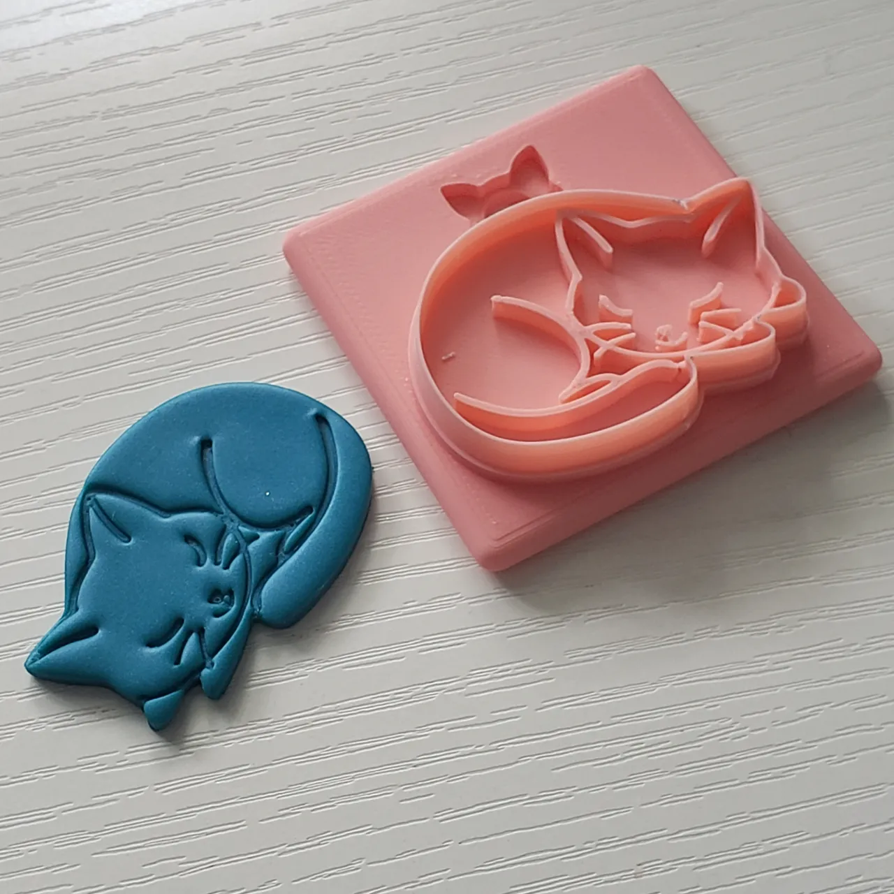Sleeping Curled Up Kitty Cat 2 Clay Earring Cutter view 4