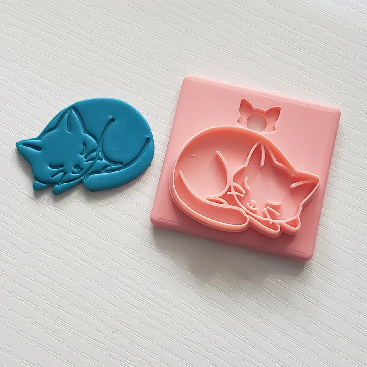 Sleeping Curled Up Kitty Cat 2 Clay Earring Cutter view 2