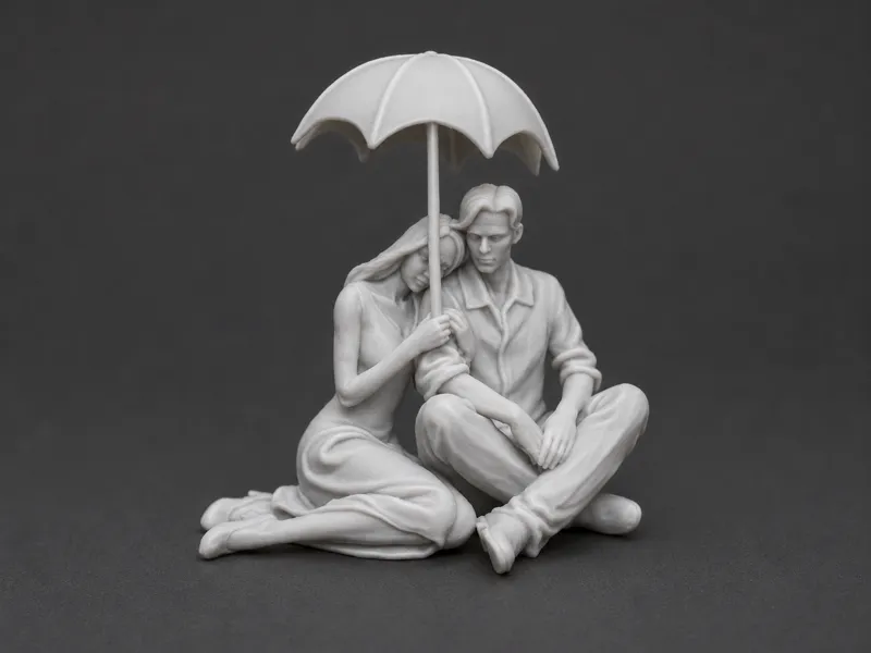 Romantic Couple under Umbrella - Figurine Statue