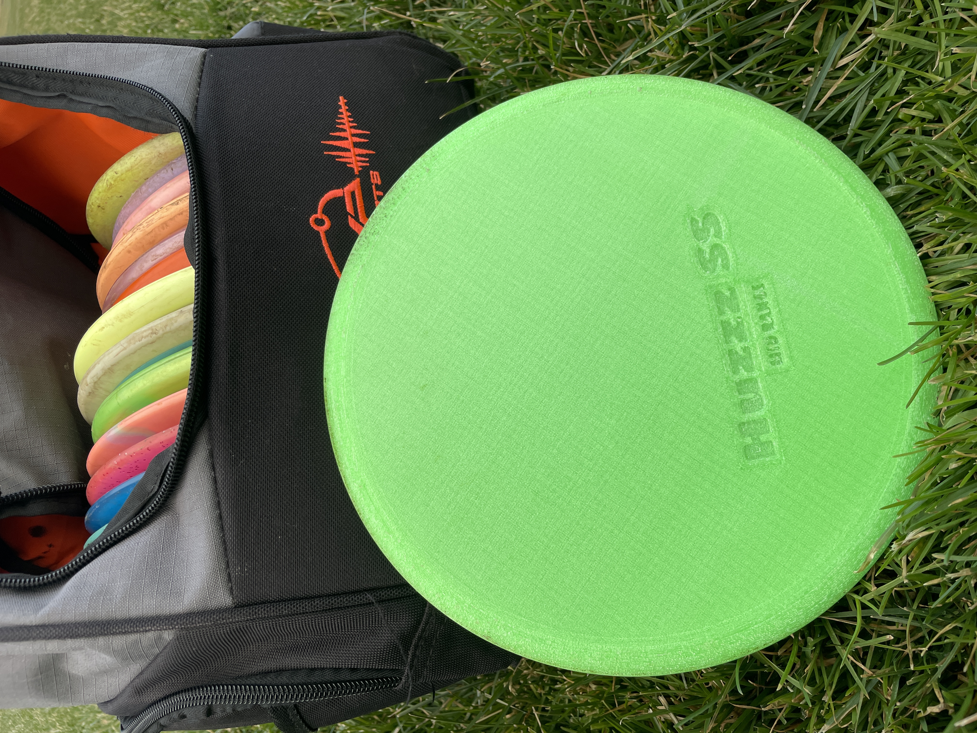 Miniatura 2 do modelo 3D BUZZ DISC GOLF DISC 