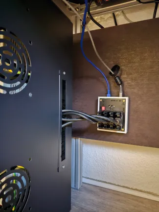 Wallmount Thanos4u controller