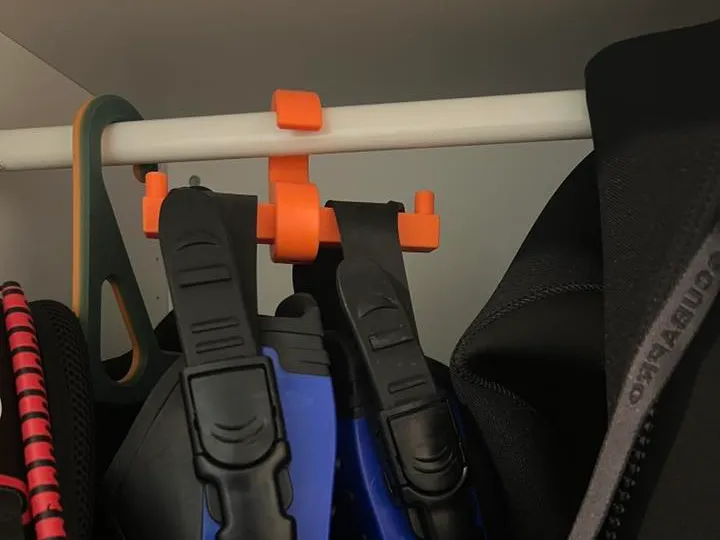 Fins Hanger