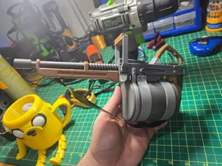Team Fortress 2 - 1/6 Scale Tomislav