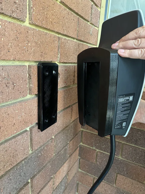 Tesla Gen 3 Wall Connector, Quick release bracket
