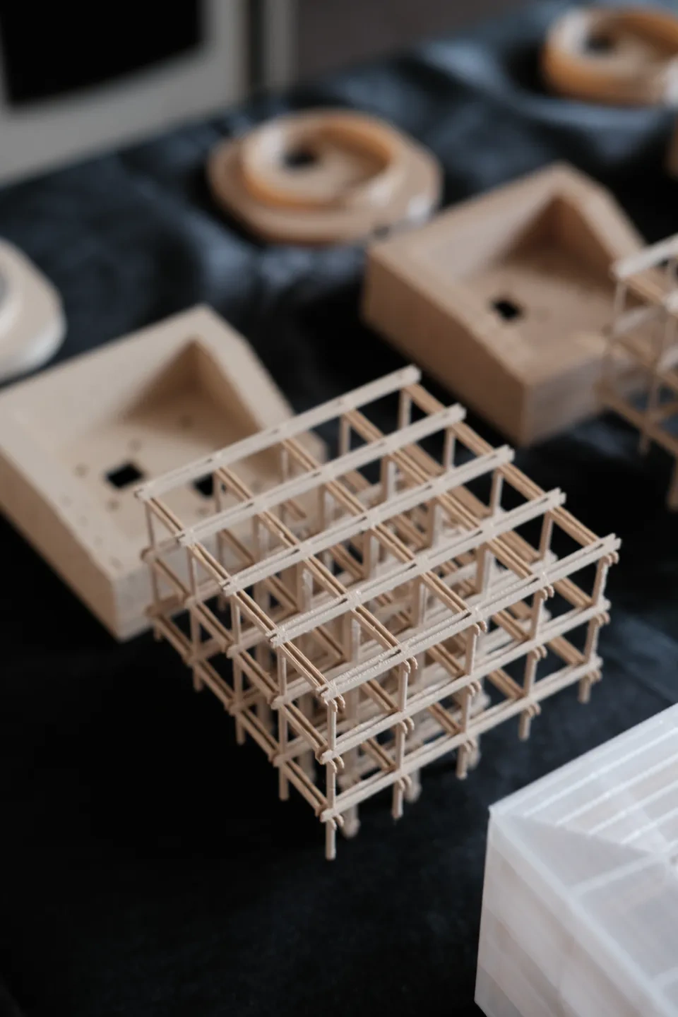 Miniatura 2 do modelo 3D MINI建筑复刻-成长的巢居