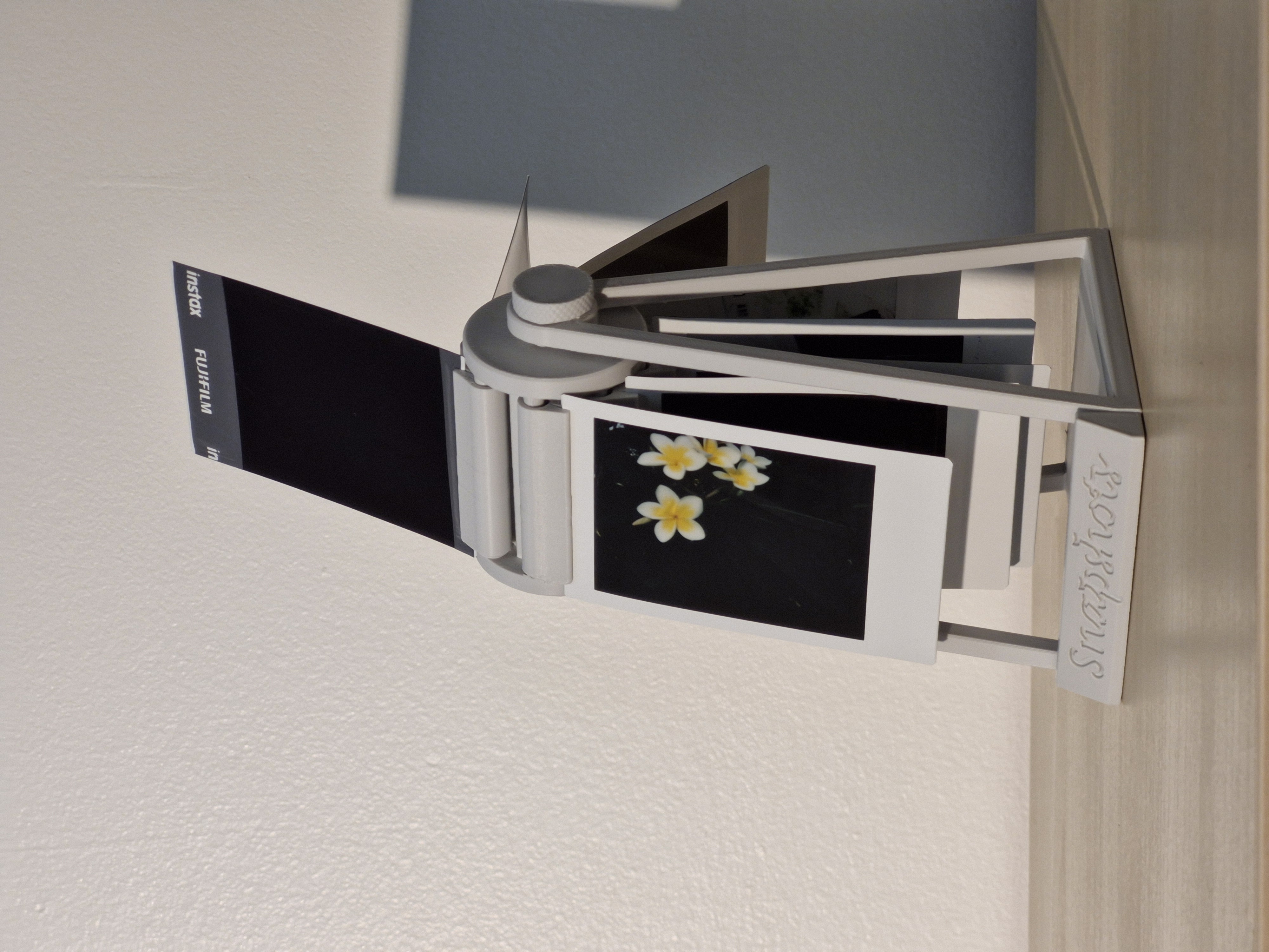 Miniatura 1 do modelo 3D Polaroid Flip Clock