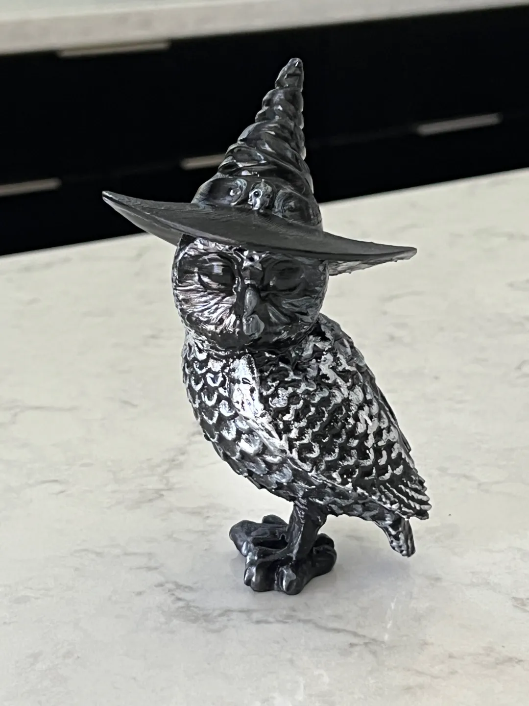 Chouette au chapeau de sorcière