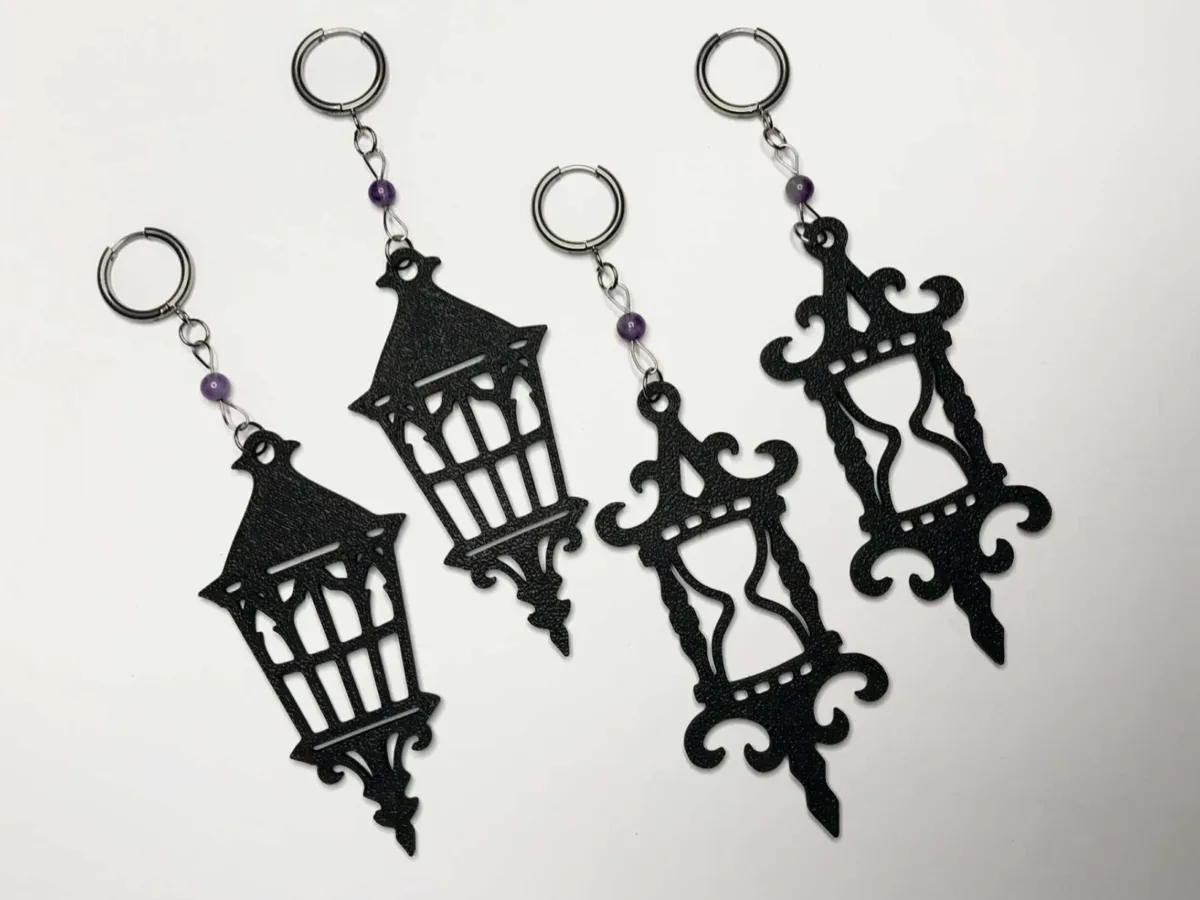 Boucles d'oreilles gothiques sablier et lanterne (usage commercial)
