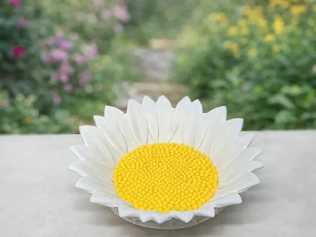 Daisy Flower Desk Nightstand Bathroom Keys Earring