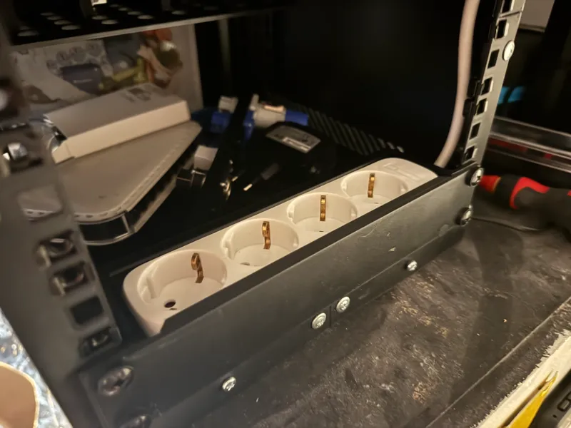 240V Plugsocket Holder 10" (inch) Rack