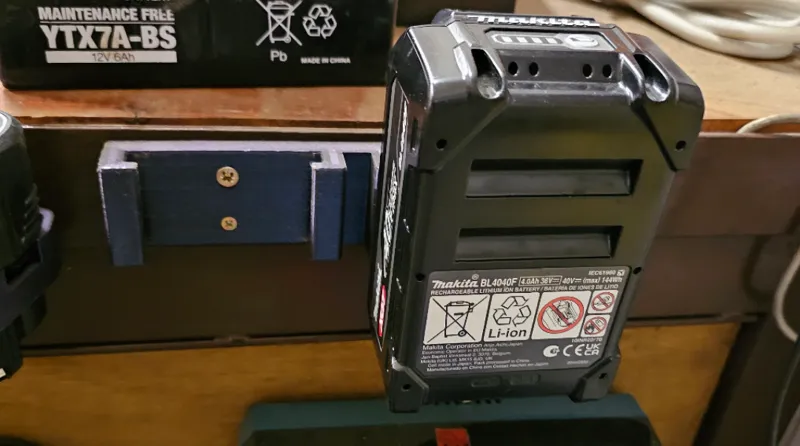 2x makita 40v xgt battery holder