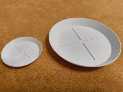 Universal plant pot saucer